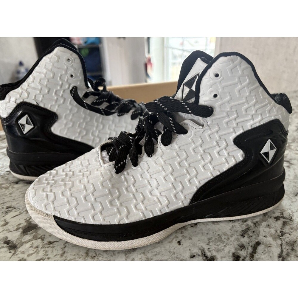 Sport Black And White Men’s High top Sneakers Size 6.5 USA Basketball